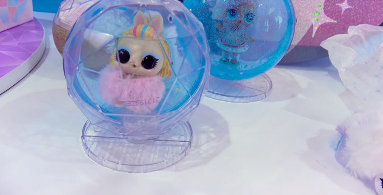 LOL Surprise Winter Disco Fluffy Pets pictures, Clubs, unboxing video and links where to get them