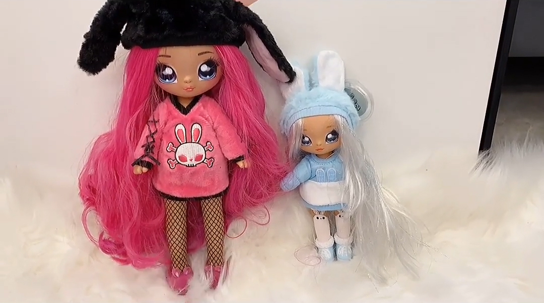 Na Na Na Surprise Ultimate Surprise Black Bunny w// New Taller Doll /& 100 Looks