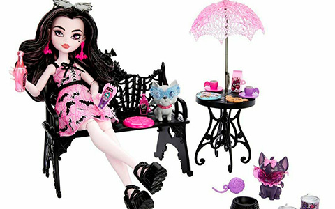 Monster High Draculaura Bite in the park doll playset