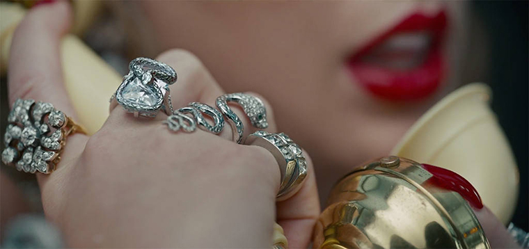 The symbolism that went into "Look What You Made Me Do" music video is unreal The symbolism that went into "Look What You Made Me Do" music video is unreal