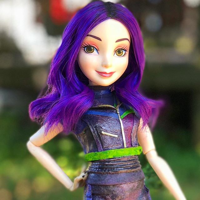 Stunning handmade custom dolls of Disney Descendants 3 characters 