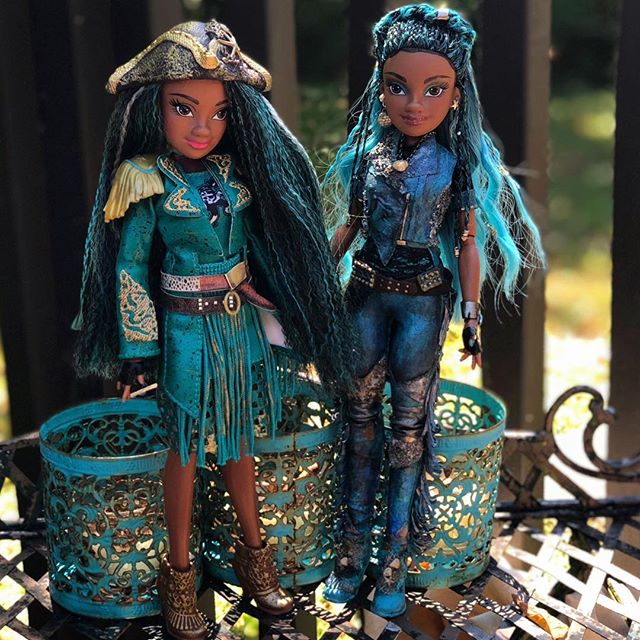 https://www.youloveit.com/uploads/posts/2018-07/1532792406_youloveit_com_disney_descendants3_custom_dolls03.jpg