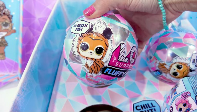 WINTER DISCO AUTHENTIC VAMPUPPER LOL  SURPRISE FLUFFY PETS BALL TO BAG 