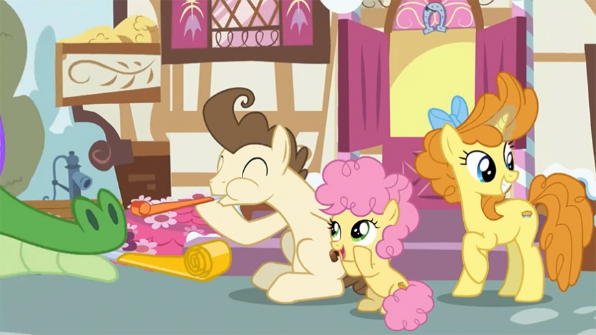 Grown-up older pony Pinkie Pie and her children from season 9 final  26 episode