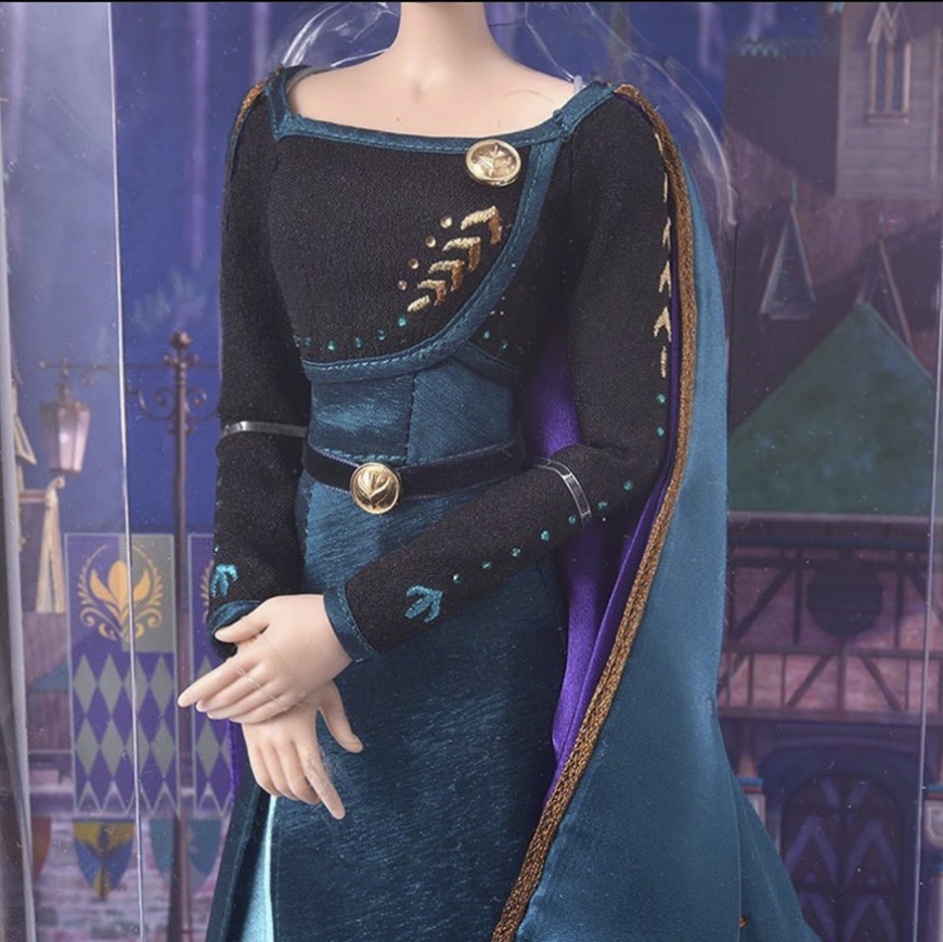 Updated with links. New detailed pictures of Elsa and Anna Frozen 2 17” Limited Edition dolls - Elsa Snow Queen and Anna Queen dolls
