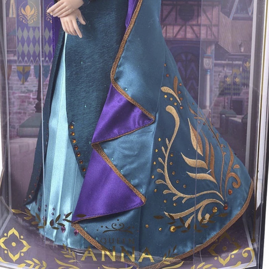 Updated with links. New detailed pictures of Elsa and Anna Frozen 2 17” Limited Edition dolls - Elsa Snow Queen and Anna Queen dolls