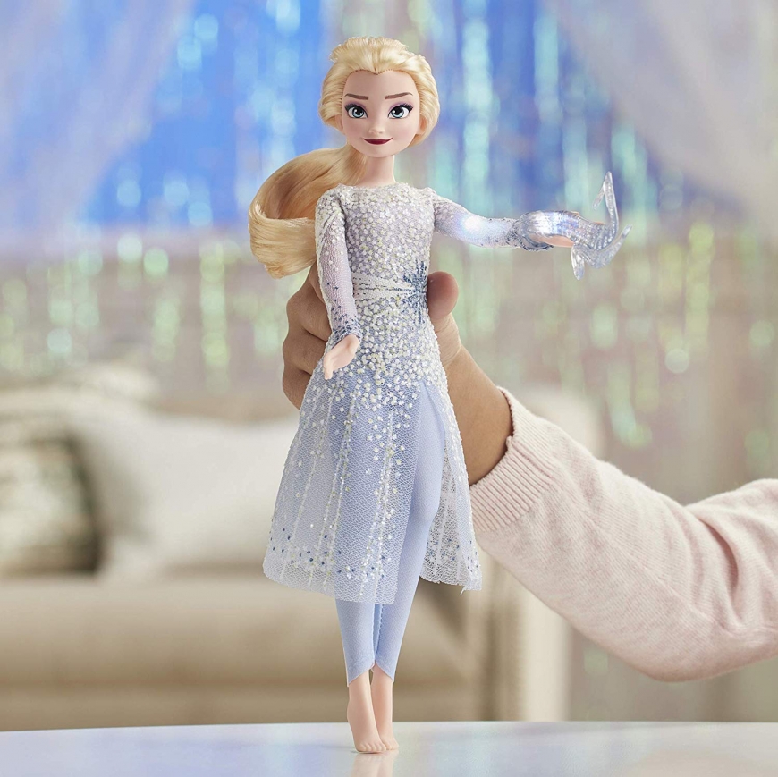 Frozen 2 Magical Discovery Elsa Doll with Lights and Sounds, elsa with ponytail barefoot