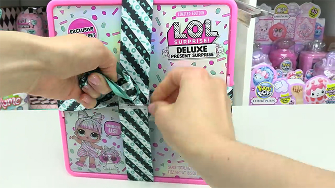 LOL Surprise Deluxe Present Surprise