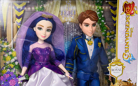 Disney Descendants Royal Wedding doll set with Mal and Ben, Evie and Mal Reception dress dolls