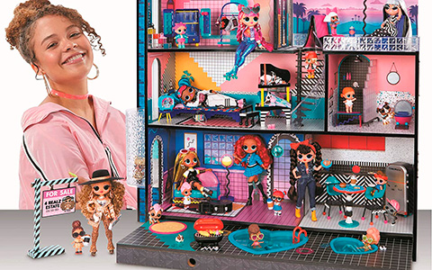 Barbie Vacation House & Doll Playset