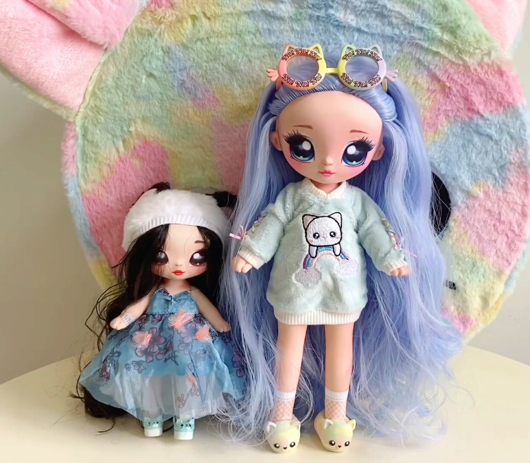 Comparison of Utimate Na Na Na Surprise and regular Na Na Na Surprise dolls