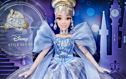 Disney Princess Style Series Holiday Style Cinderella doll