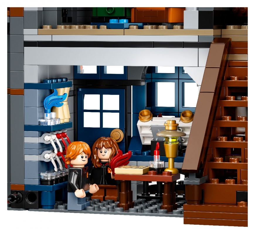 Huge LEGO Harry Potter Diagon Alley 75978 set 2020