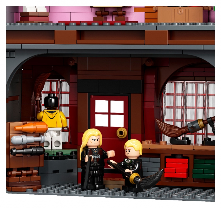 Huge LEGO Harry Potter Diagon Alley 75978 set 2020