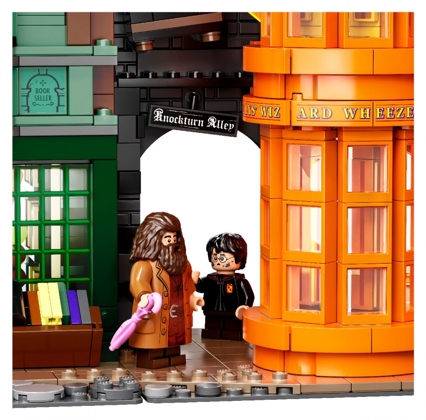 Huge LEGO Harry Potter Diagon Alley 75978 set 2020