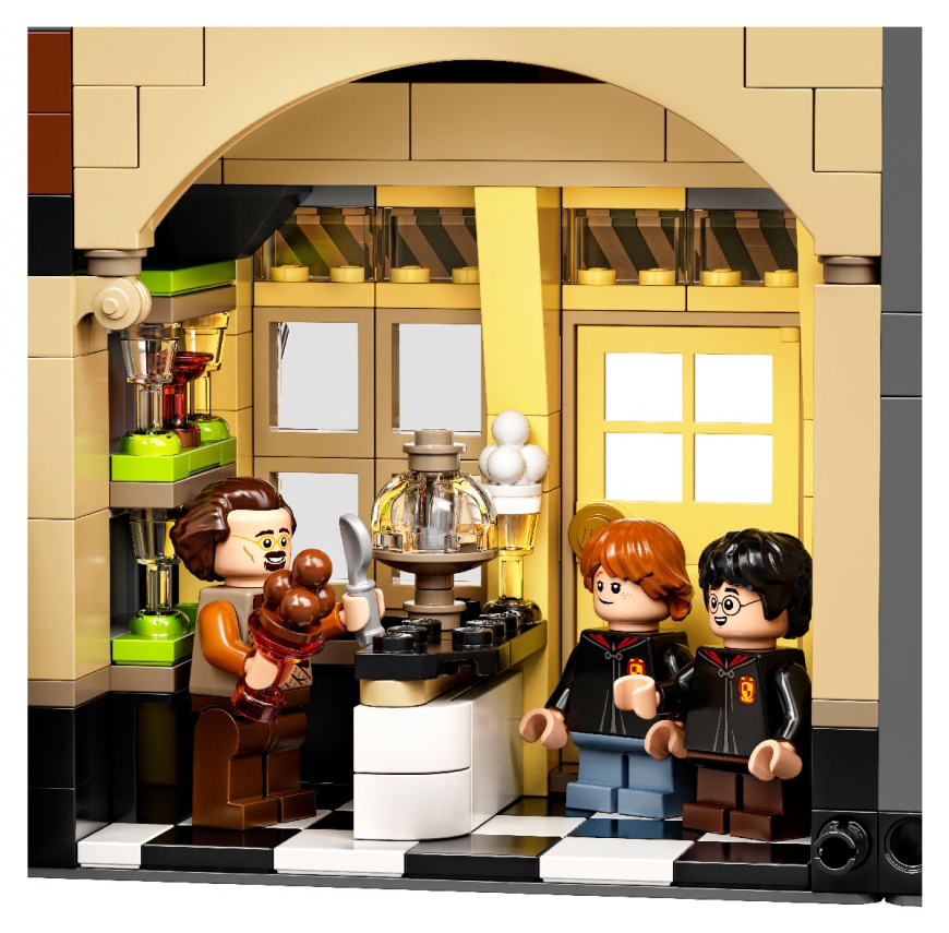 Huge LEGO Harry Potter Diagon Alley 75978 set 2020