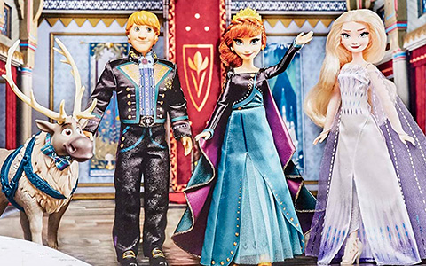 Frozen 2 Finale Set, with Anna, Elsa, Kristoff, Olaf and Sven dolls in new outfits