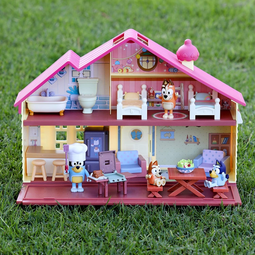 Bluey Mega toy house with 4 figures