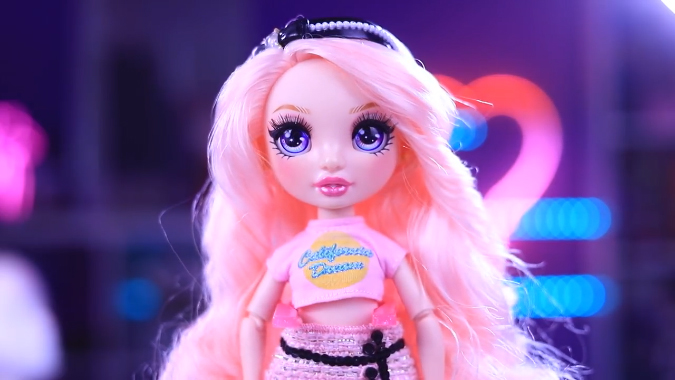 Rainboe High Pink doll Bella Parker