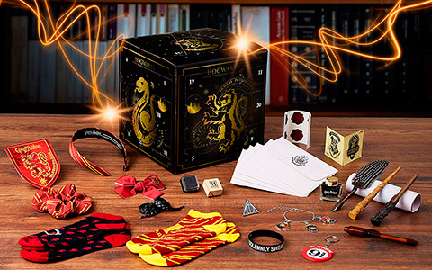 Harry Potter Cube Advent Calendar 2020 with 24 surprises including Jewellery, Stickers, Badge, Hair Accessories, Socks And Magic Wand