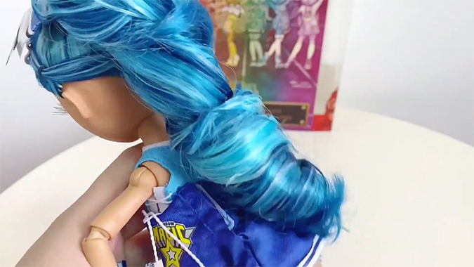 Rainbow High Cheer Skylar Bradshaw unboxing pictures