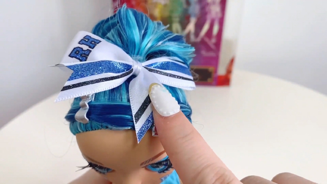 Rainbow High Cheer Skylar Bradshaw unboxing pictures