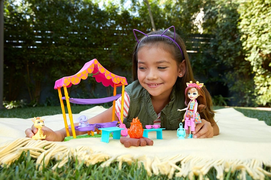 Enchantimals Savannah Sleepover Playset with Griselda Giraffe Doll