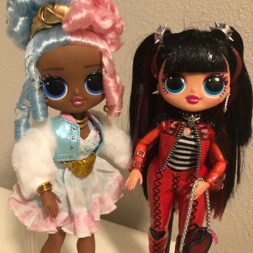 LOL OMG Series 4 dolls from opposite clubs: Sweets and Spicy Babe