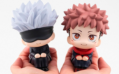 Jujutsu Kaisen look up figures of Itadori and Gojo