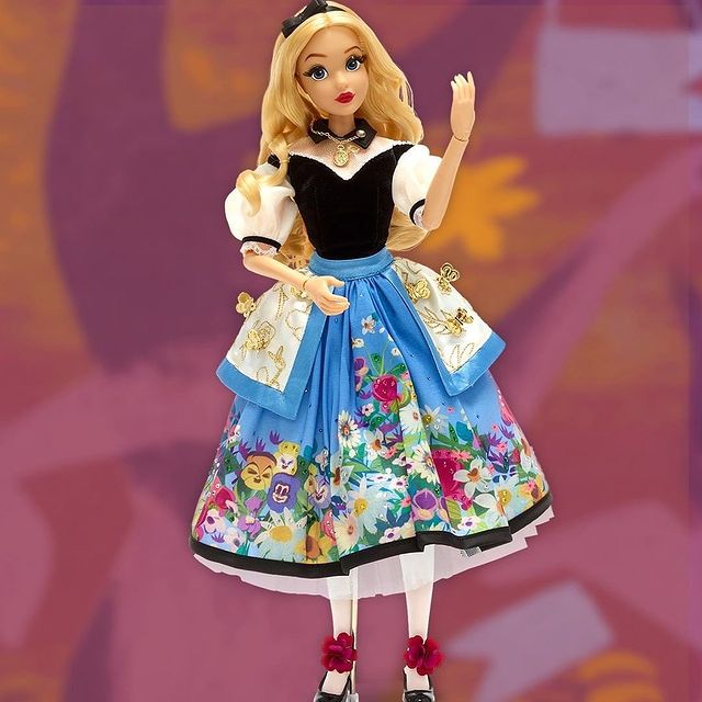 Disney Collector Alice in Wonderland Doll