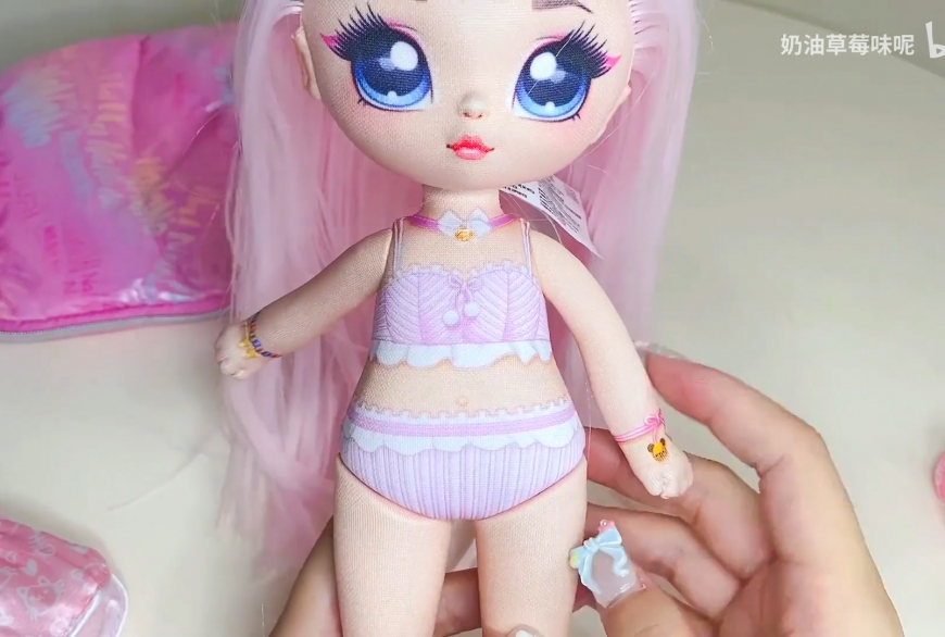 Na Na Na Surprise Teens Slumber Party doll Mila Rose