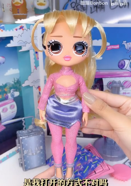 LOL OMG World Travel Fly Gurl doll unboxing pictures