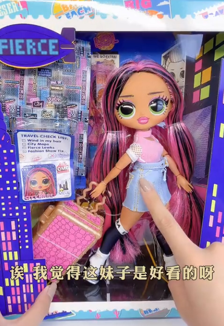 LOL OMG World Travel  City Babe doll unboxing