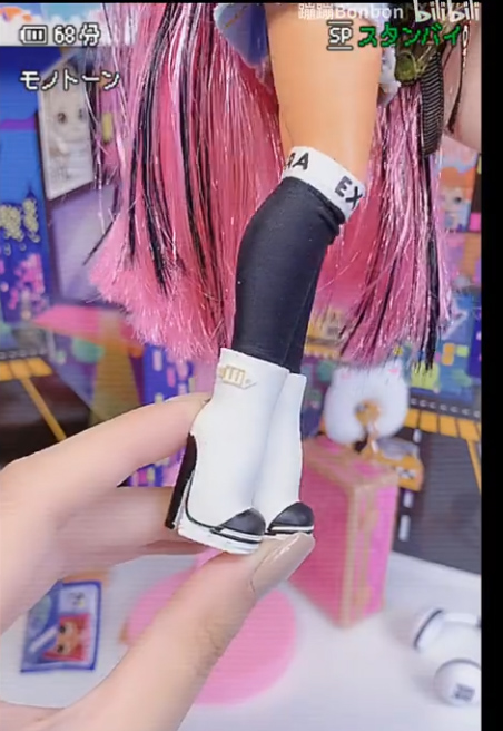 LOL OMG World Travel  City Babe doll unboxing