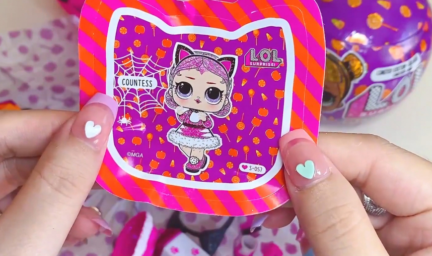 LOL Surprise Costume Glam Baby Cat doll unboxing pictures