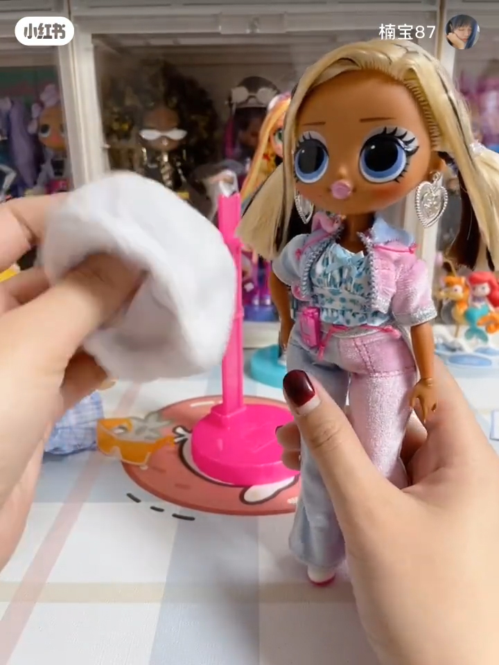 LOL OMG Trendsetter doll unboxing pictures