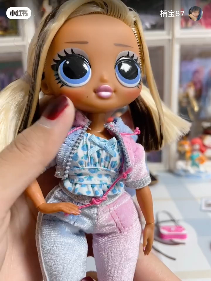 LOL OMG Trendsetter doll unboxing pictures