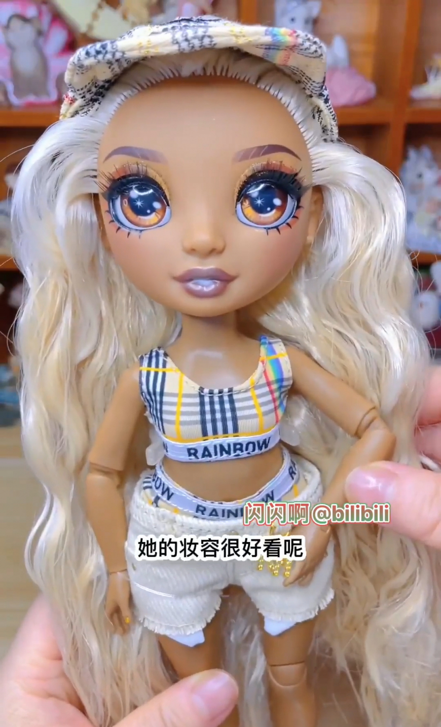 Rainbow High Pacific Coast Harper Dun doll unboxing