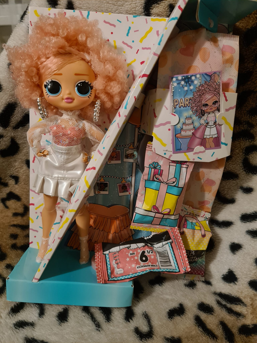 LOL OMG Present Surprise Series 2 doll Miss Celebrate 2022 unboxing