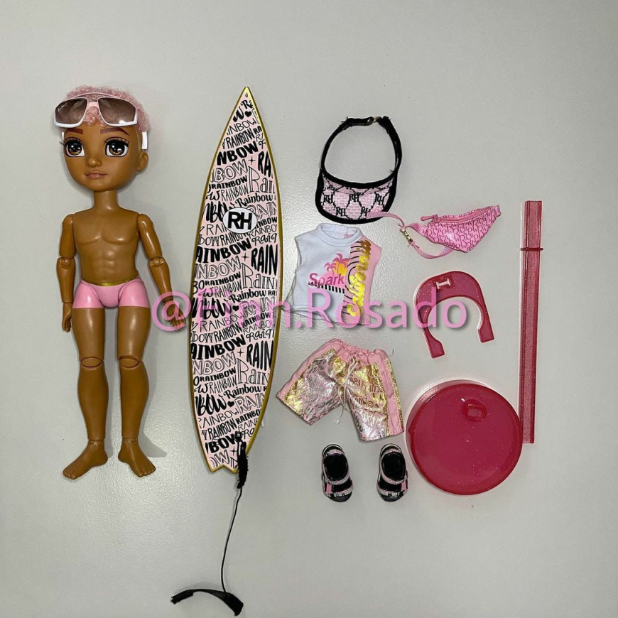 Rainbow High Pacific Coast Finn Rosado doll out of the box