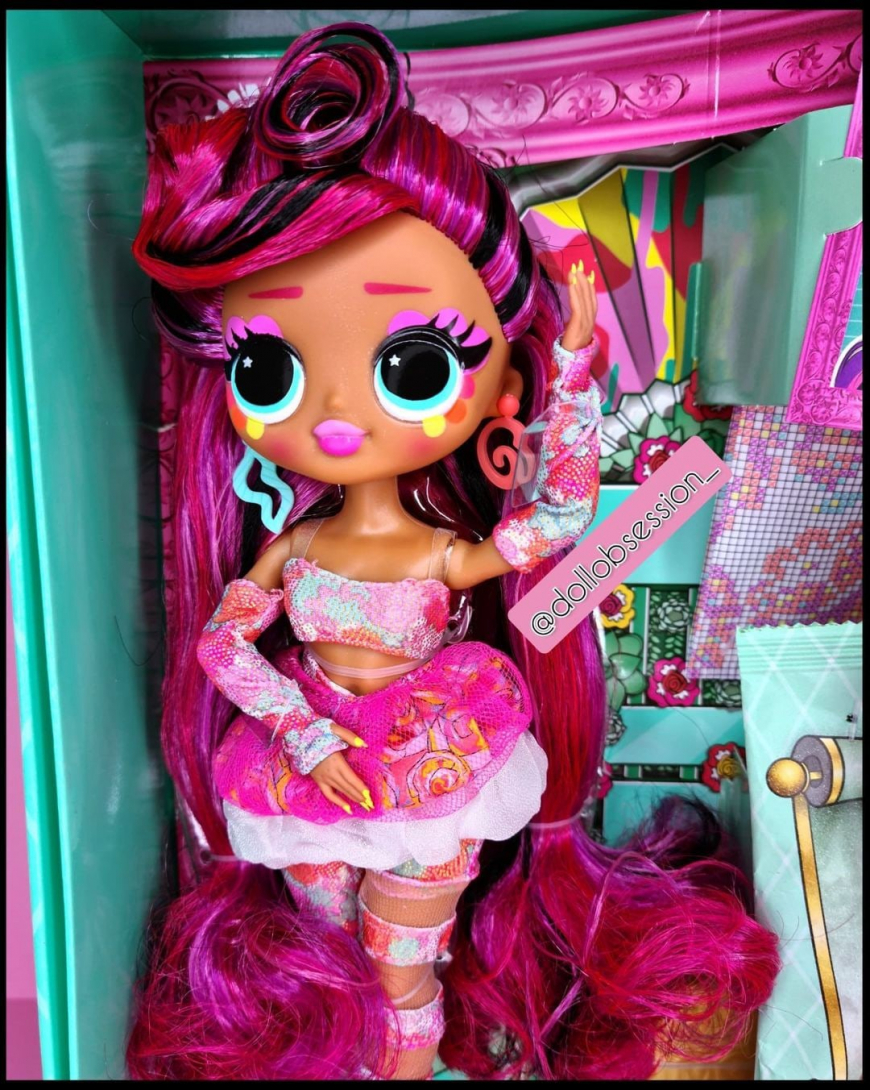 LOL OMG Queens Miss Divine doll in box