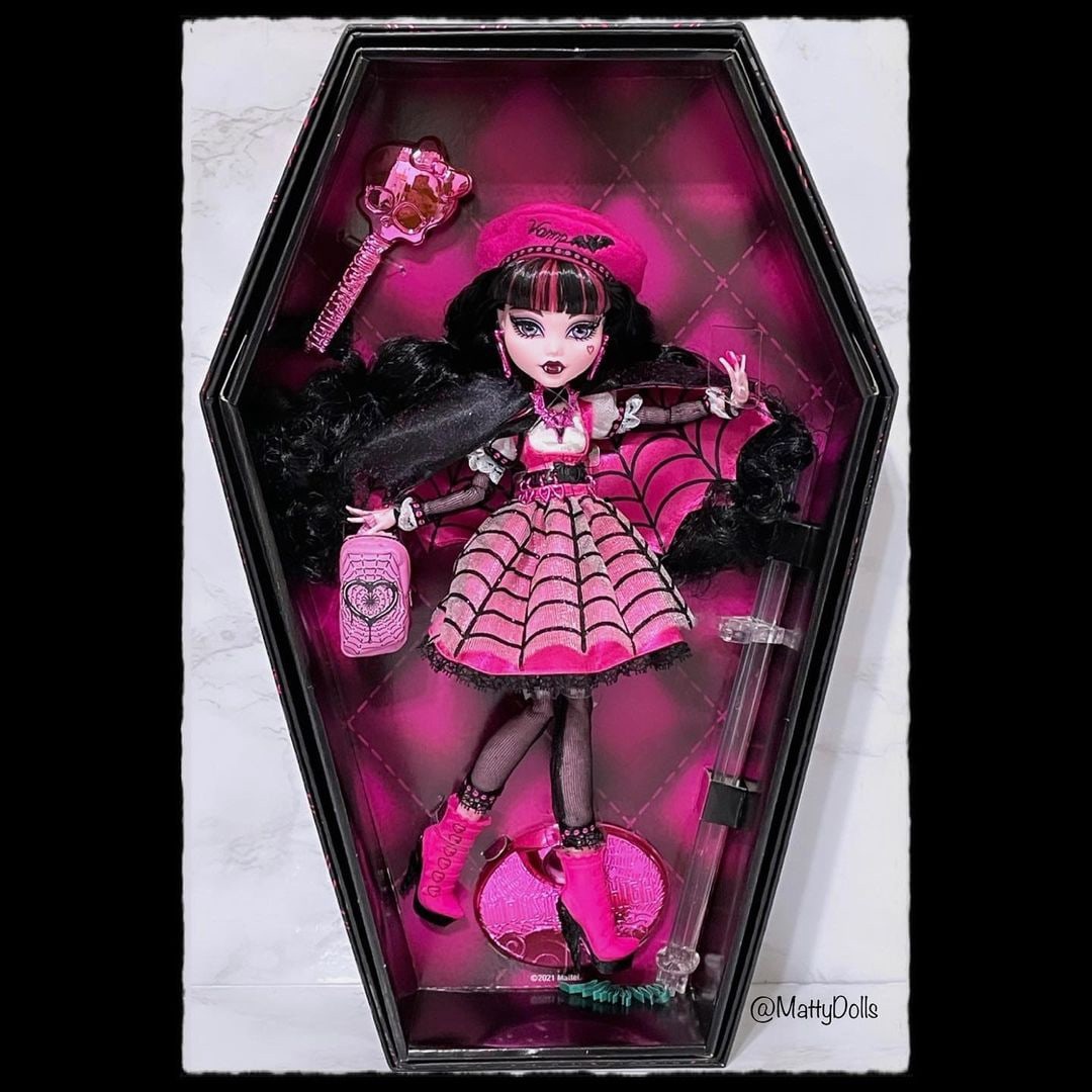 Monster High Haunt Couture Draculaura Doll 2022 Monster High Haunt Couture 2022 collector dolls - YouLoveIt.com