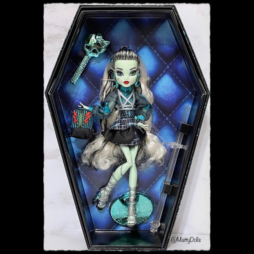 Monster High Haunt Couture dolls in real life