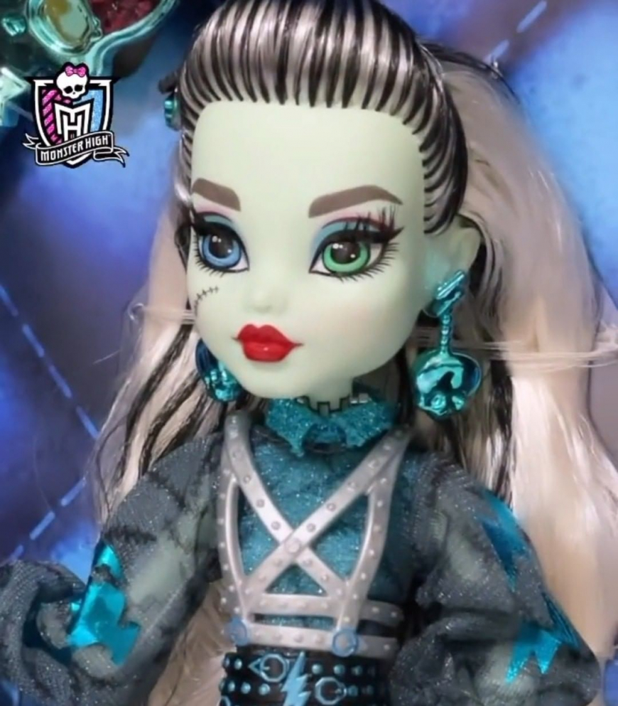 Monster High Haunt Couture close up in real life