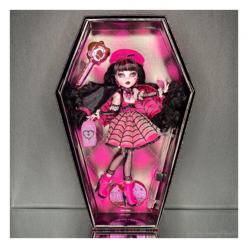 Monster High Haunt Couture Draculaura doll photos