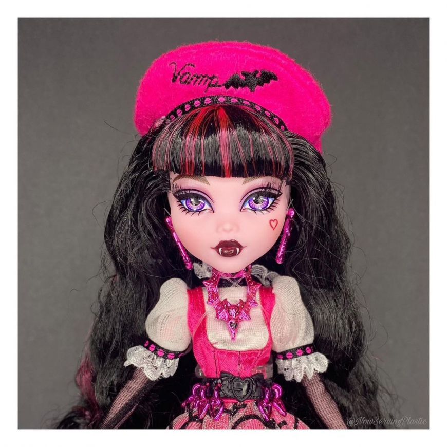 Monster High Haunt Couture Draculaura doll photos