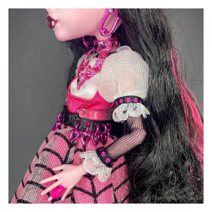 Monster High Haunt Couture Draculaura doll photos