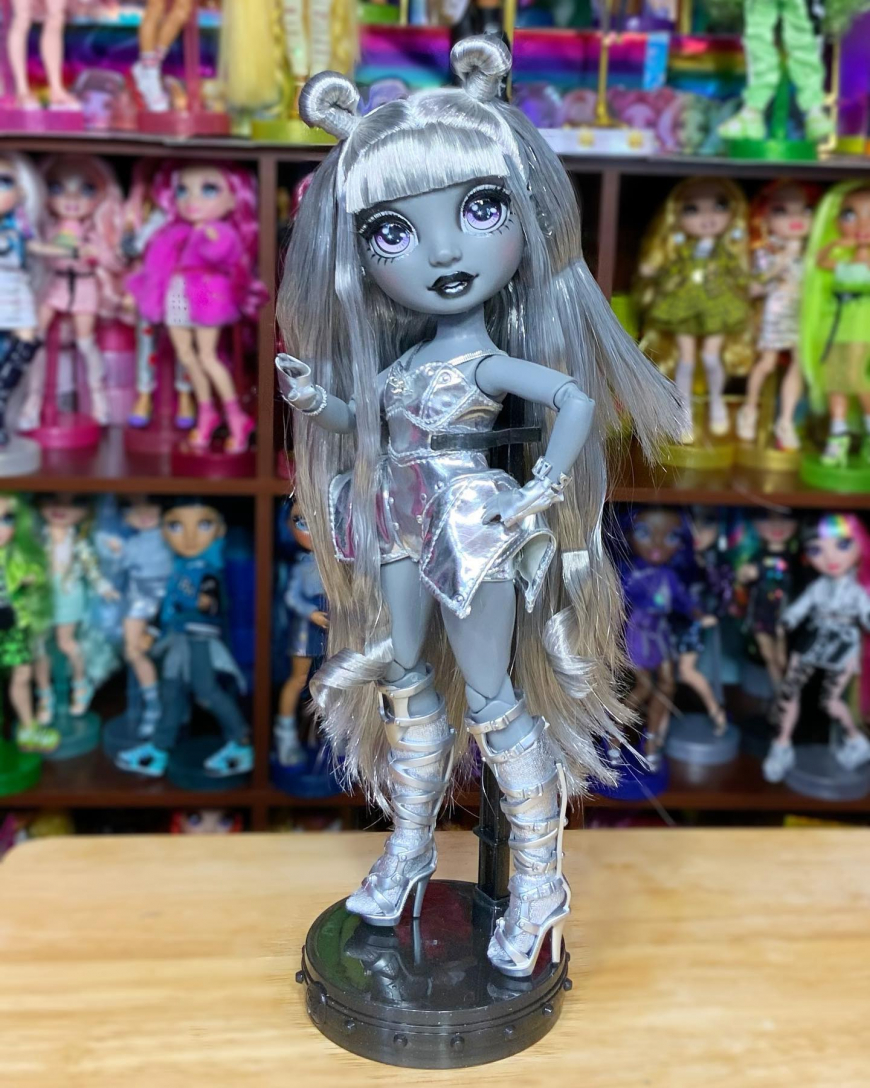 Shadow High Luna Madison doll