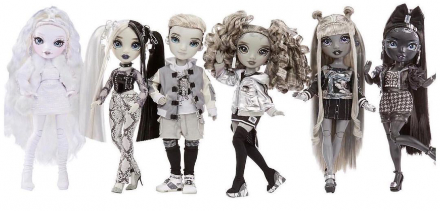 Shadow High dolls in second outfit