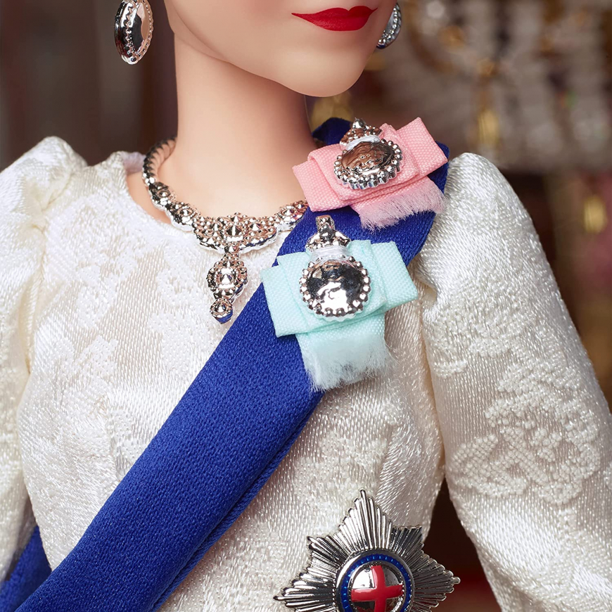 Barbie Signature Queen Elisabeth II doll 2022 - 70th anniversary of the accession